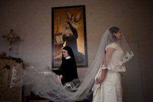 Le Monache di Santa Rita offrono GRATIS abiti da sposa